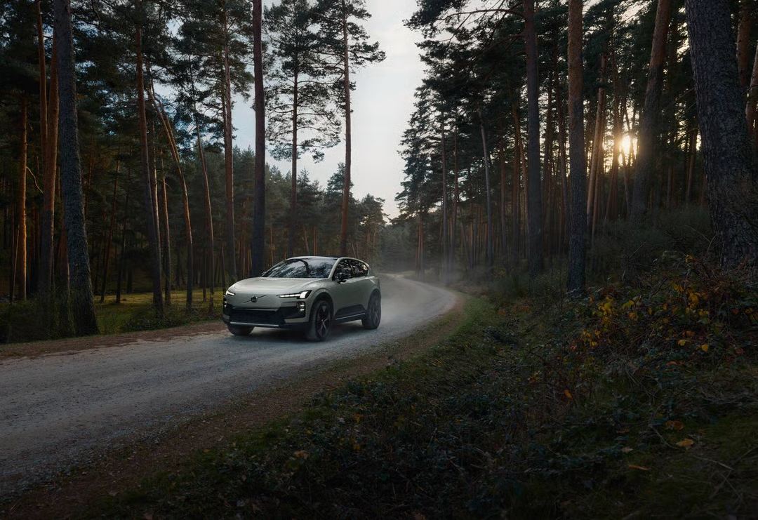 Огляд нового Volvo EX60 Cross Country