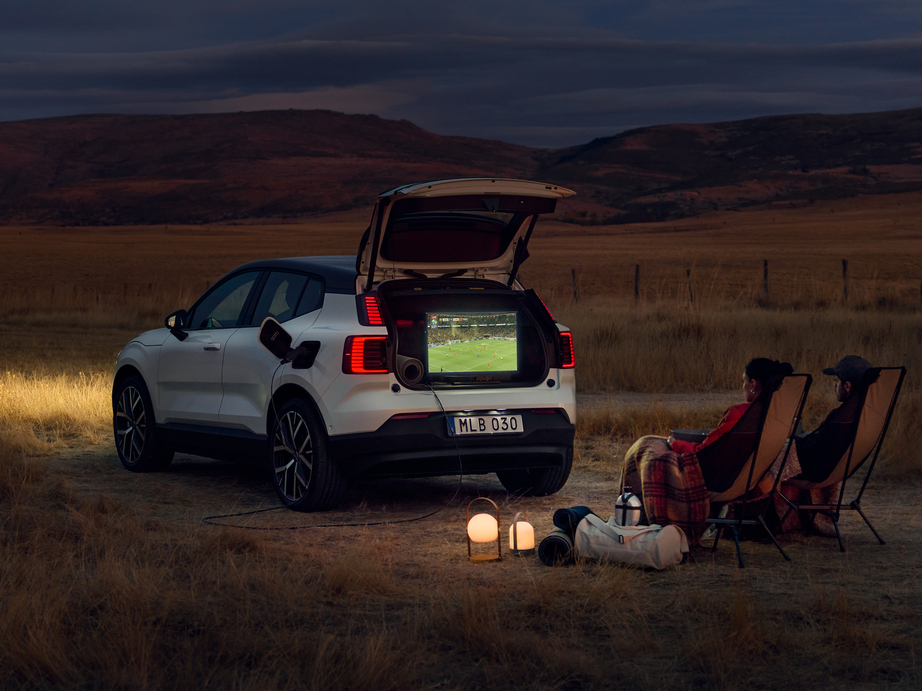 Volvo Cars перетворює EX30 на мобільний повербанк