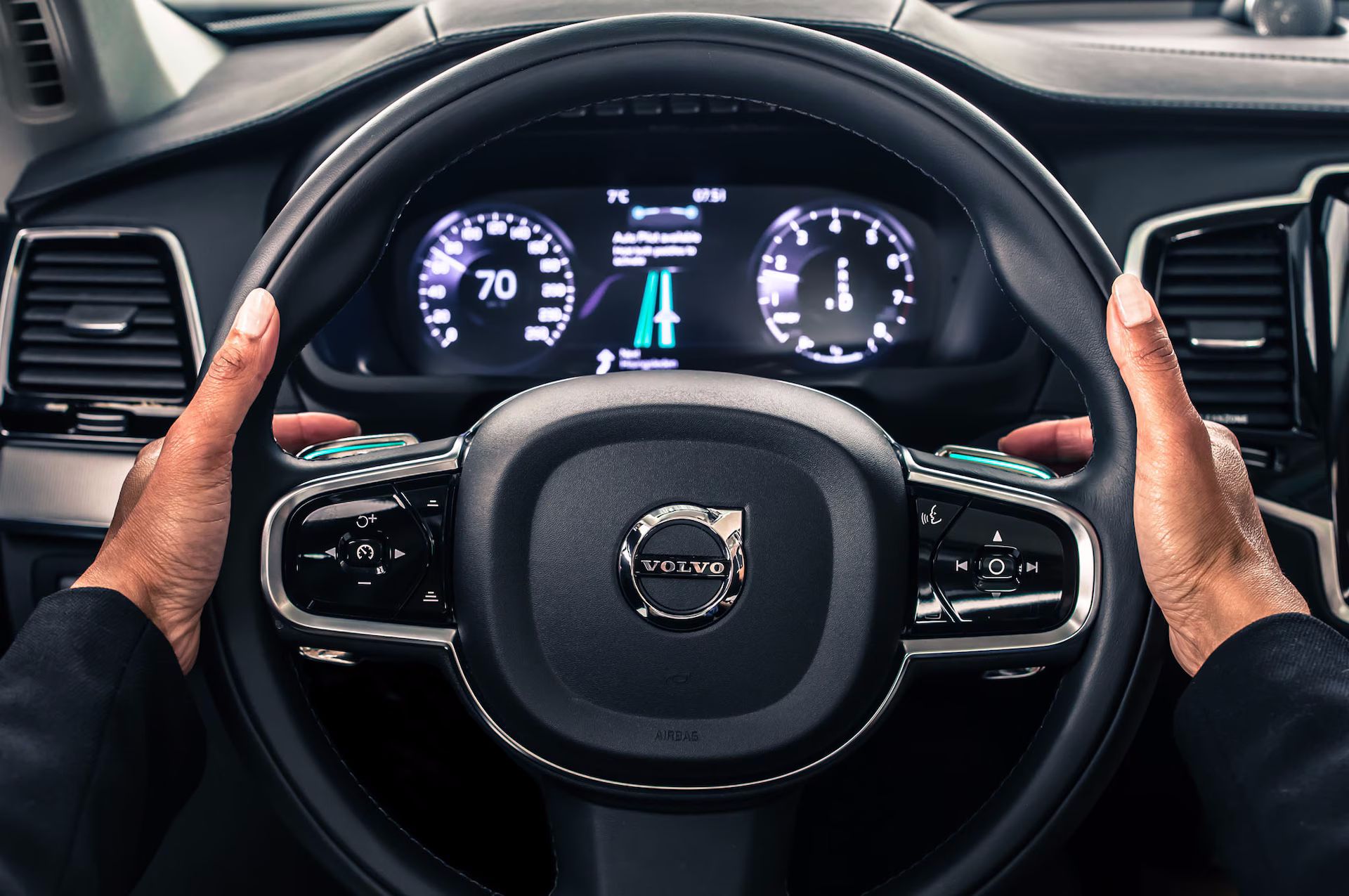 Технологія Pilot Assist: Як вона працює у Volvo?